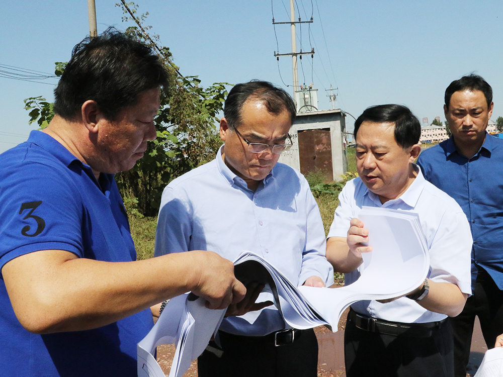 County Magistrate Lu Mingtao visited Xingfu Town to investigate the construction of key projects